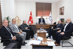 KARORSAN Yönetim Kurulu Toplantısı Valimiz Sayın Mustafa YAVUZ Başkanlığında Gerçekleştirildi. Karabük Organize Sanayi Bölgesi (KARORSAN) Yönetim Kurulu Toplantısı, Valimiz Sayın Mustafa YAVUZ'un başkanlığında Karabük Organize Sanayi Müdürlüğü'nde düzenlendi. Toplantıya KARORSAN Yönetim Kurulu Üyeleri ve OSB Müdürü katılım sağladı. Toplantıda, KARORSAN'ın mevcut durumunun yanı sıra bölgenin kalkınması adına yapılacak yatırımlar ve yatırım süreçleri kapsamlı bir şekilde ele alınarak değerlendirmeye tabi tutuldu ve karara bağlandı.