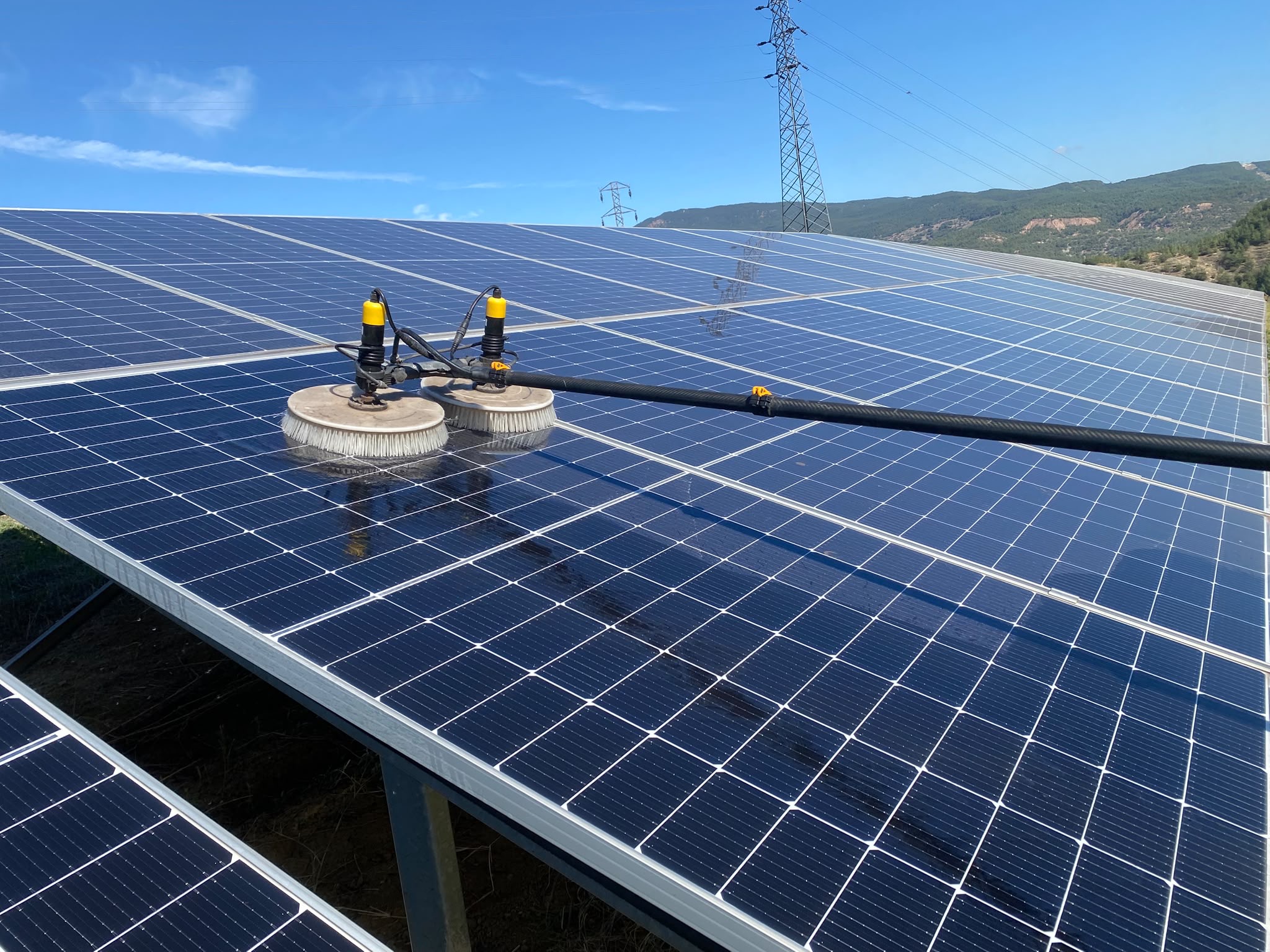 Karabük OSB Güneş Enerji Santralimizde Panel Temizlik Çalışmaları
